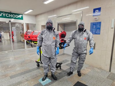 Biohazard tým ZZS JčK převážel pacienta s podezřením na VNN
